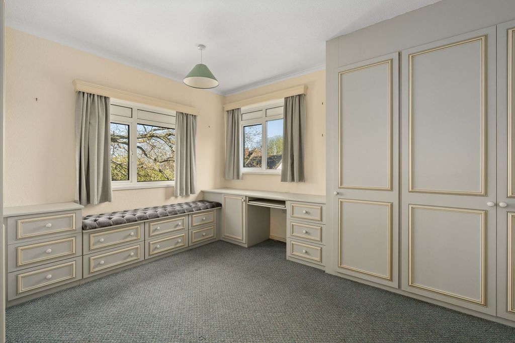 Additional image 10 of 3 bed flat for saleHartland Road, Epping CM16