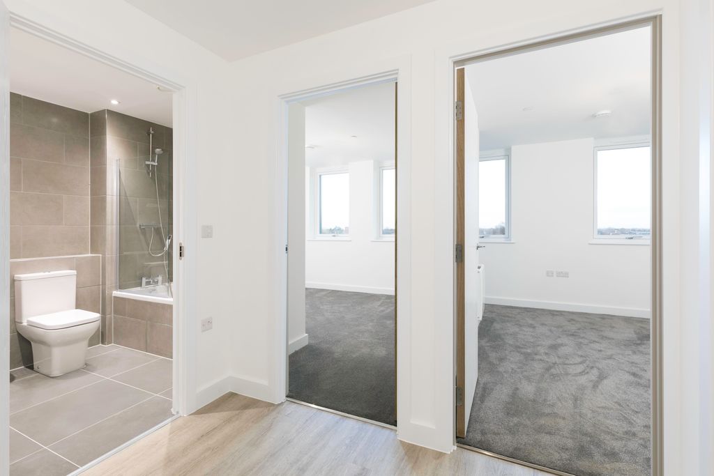 Property photo 3 of 14 Hallway