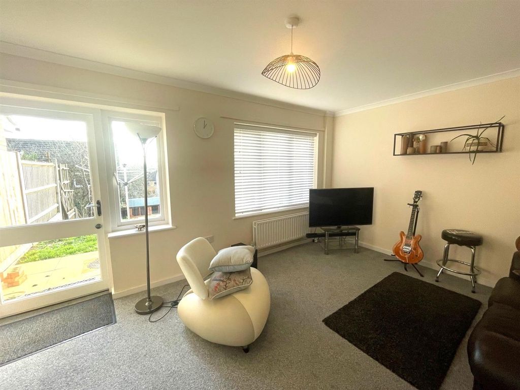 Property photo 2 of 10 4Fe0Ec6B-3Baa-4294-8c7E-0B9699Bad44E.Jpg