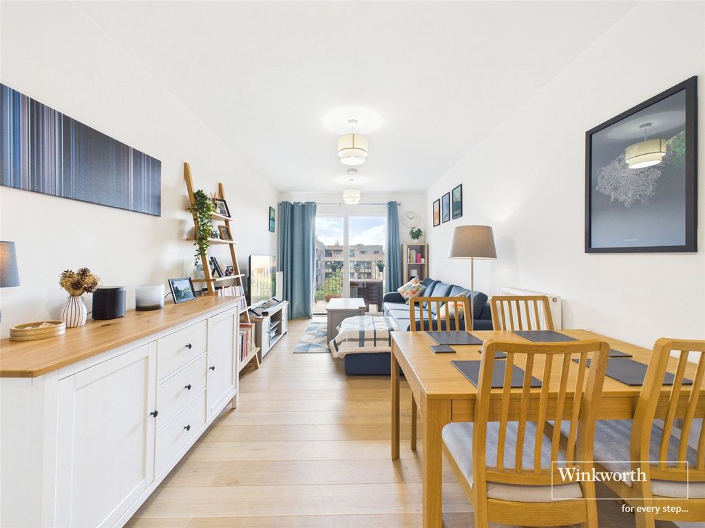 Property photo 1 of 12 Lounge