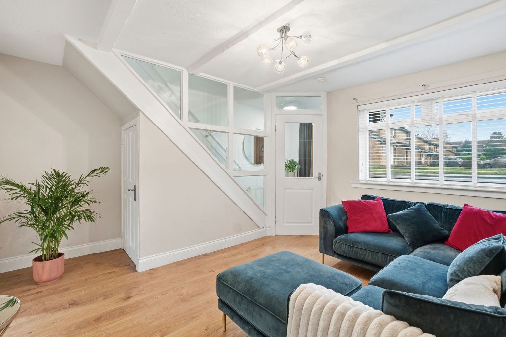 Property photo 3 of 19 Lounge