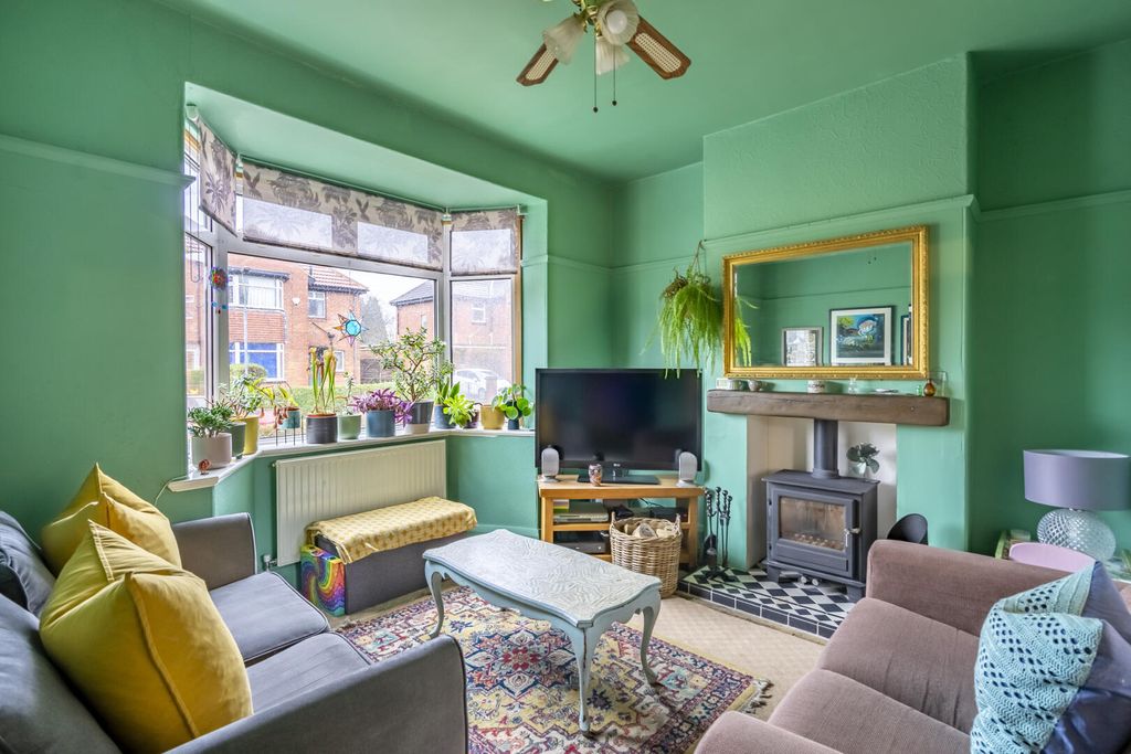 Property photo 2 of 17 Living Room