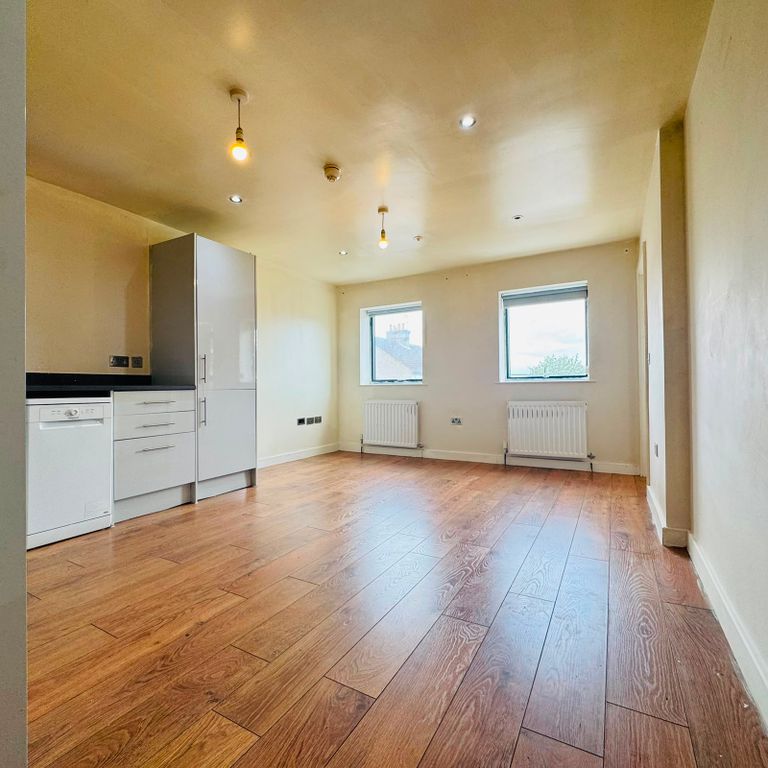 Property photo 3 of 10 Living