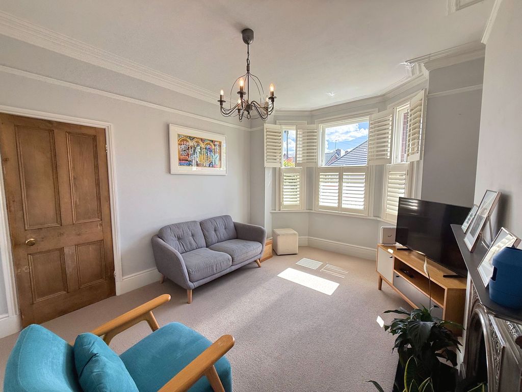 Property photo 2 of 27