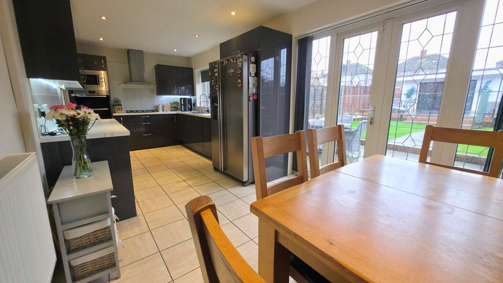 Property photo 2 of 30 Kitchen