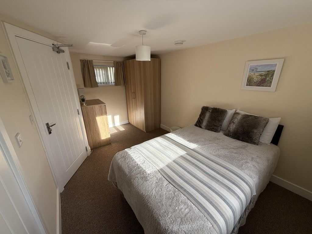 Property photo 1 of 13 Bedroom