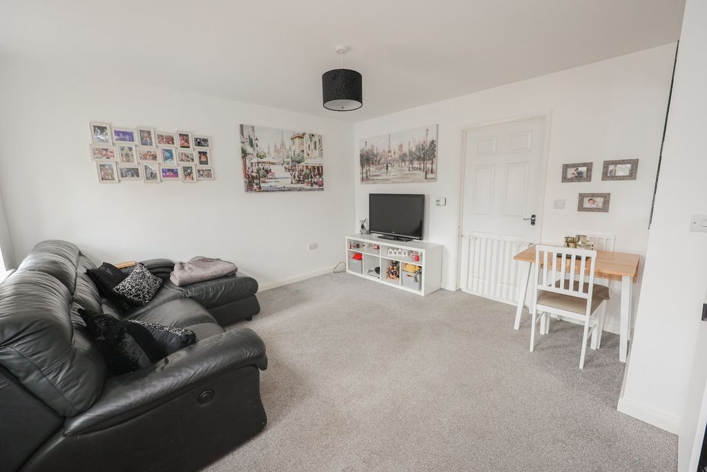 Property photo 2 of 13 4206611