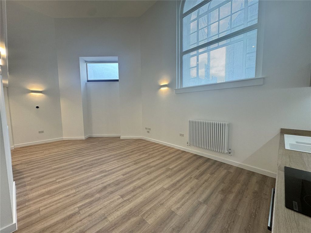 Property photo 2 of 10 Flat 002