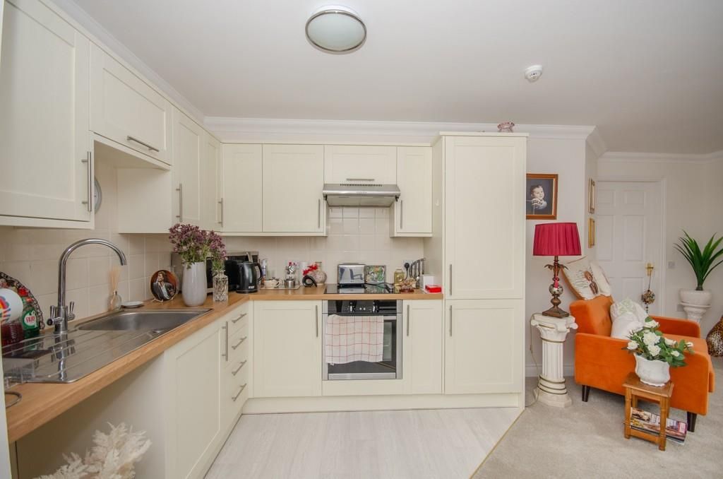 Property photo 3 of 15 Kitchen Pic 2.Jpg