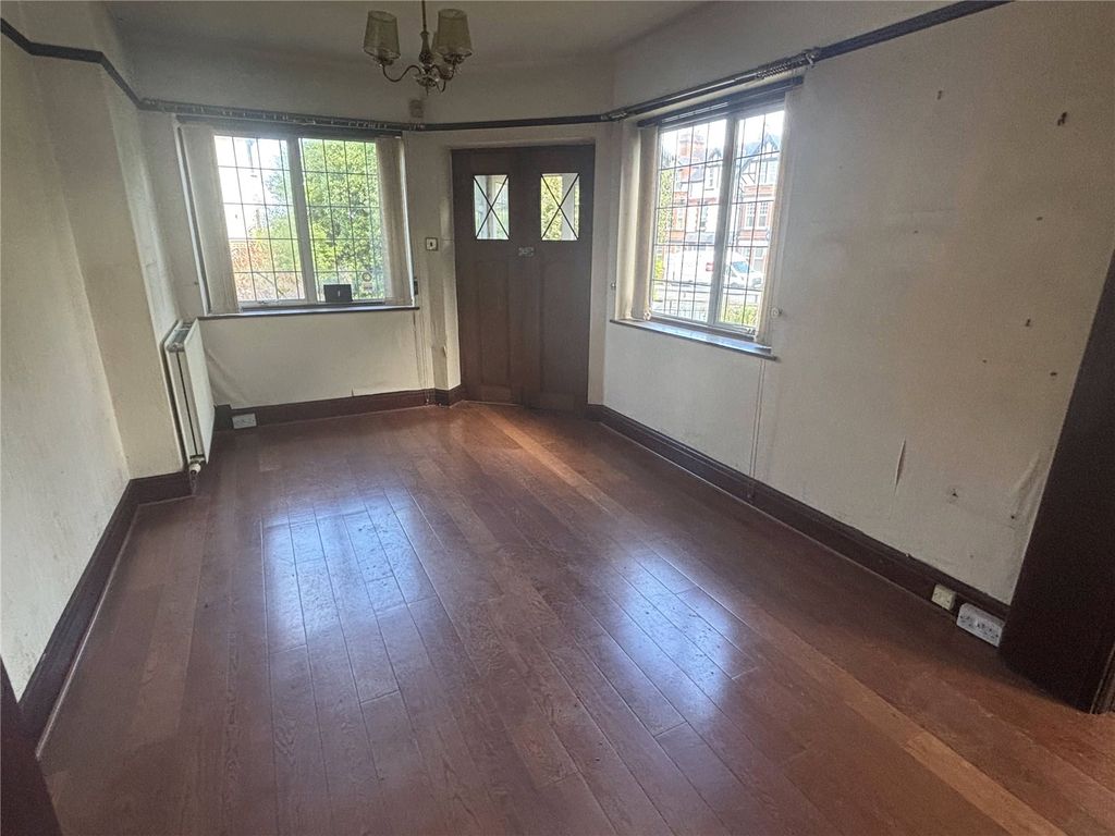 Property photo 2 of 20 Gf Entrance Hall