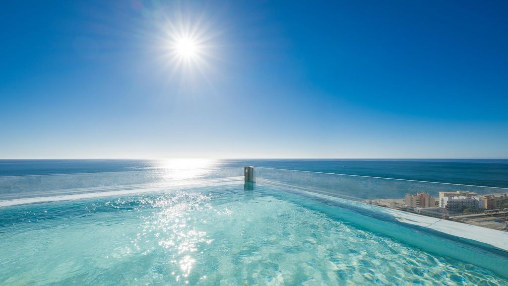 Property photo 2 of 80