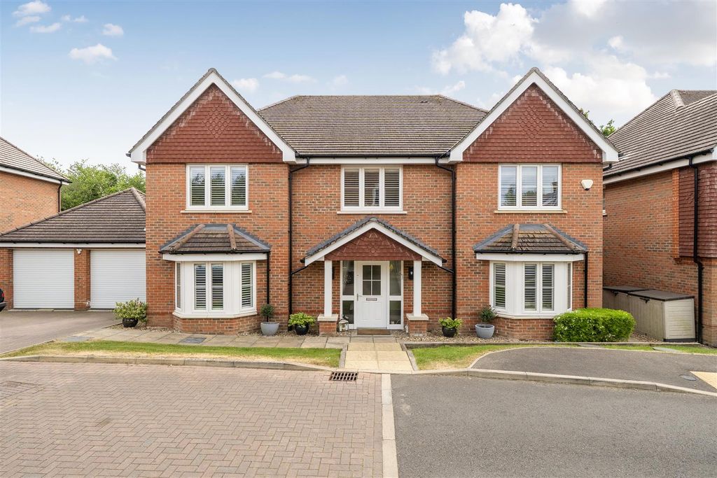 Property photo 1 of 29 1457243-22-6A037c5c14Bb9.Jpg
