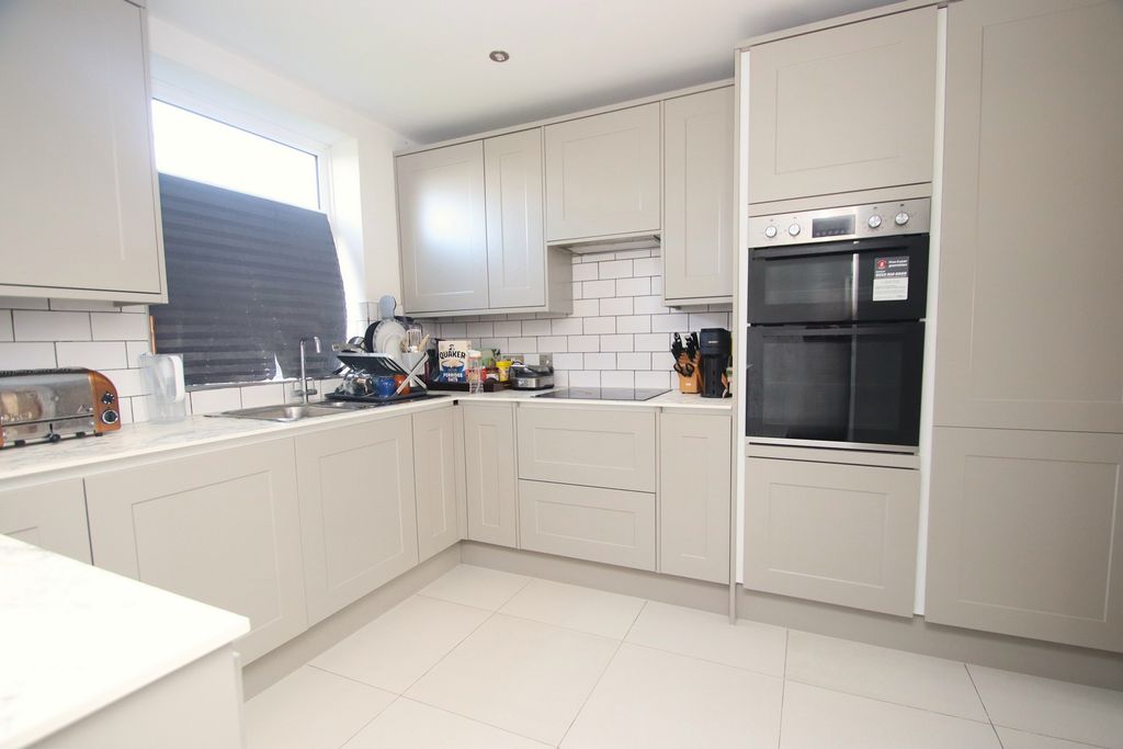 Property photo 3 of 25 Photo 9