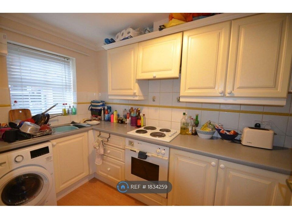 Property photo 3 of 8 Kitchen