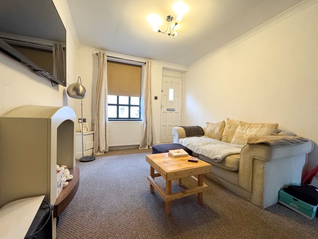 Property photo 2 of 12 Church Street Guisborough Ewemove-3