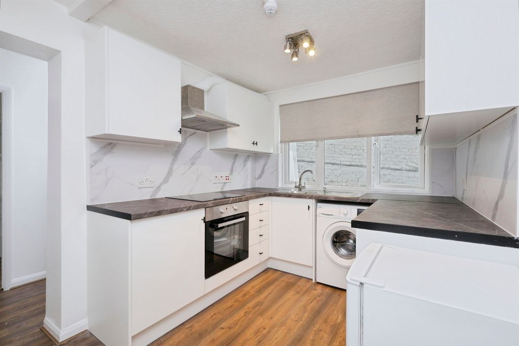 Property photo 2 of 11 Kitchen