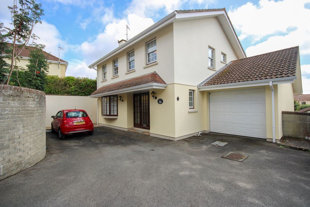 Property photo 1 of 18