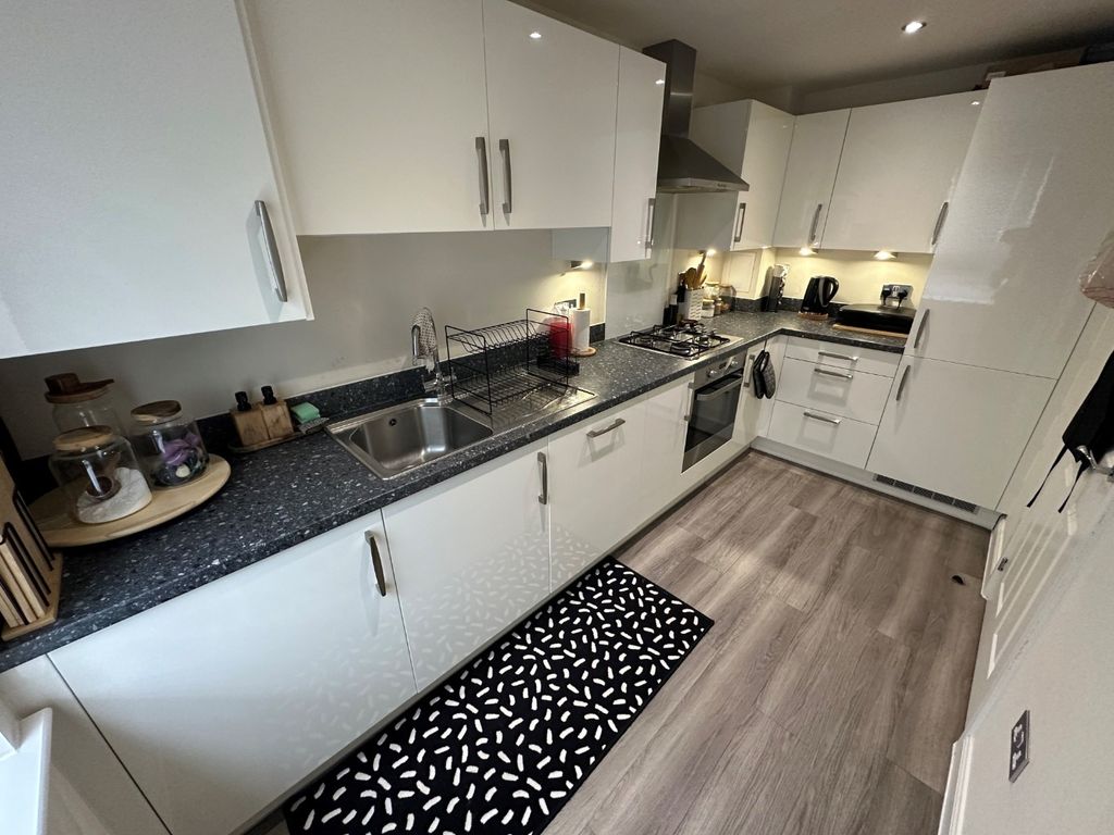 Property photo 3 of 15 3914063