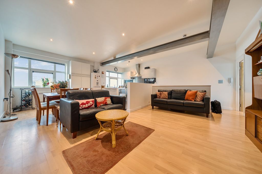 Property photo 3 of 30 Reception