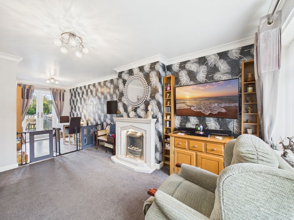 Property photo 2 of 20 Living Room