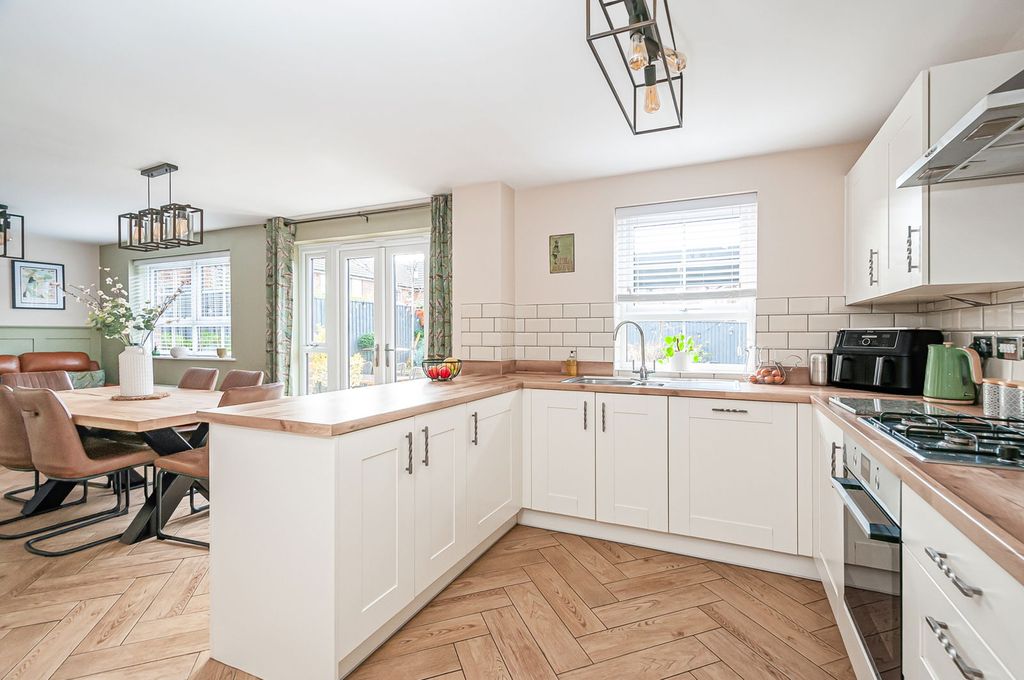 Property photo 3 of 25