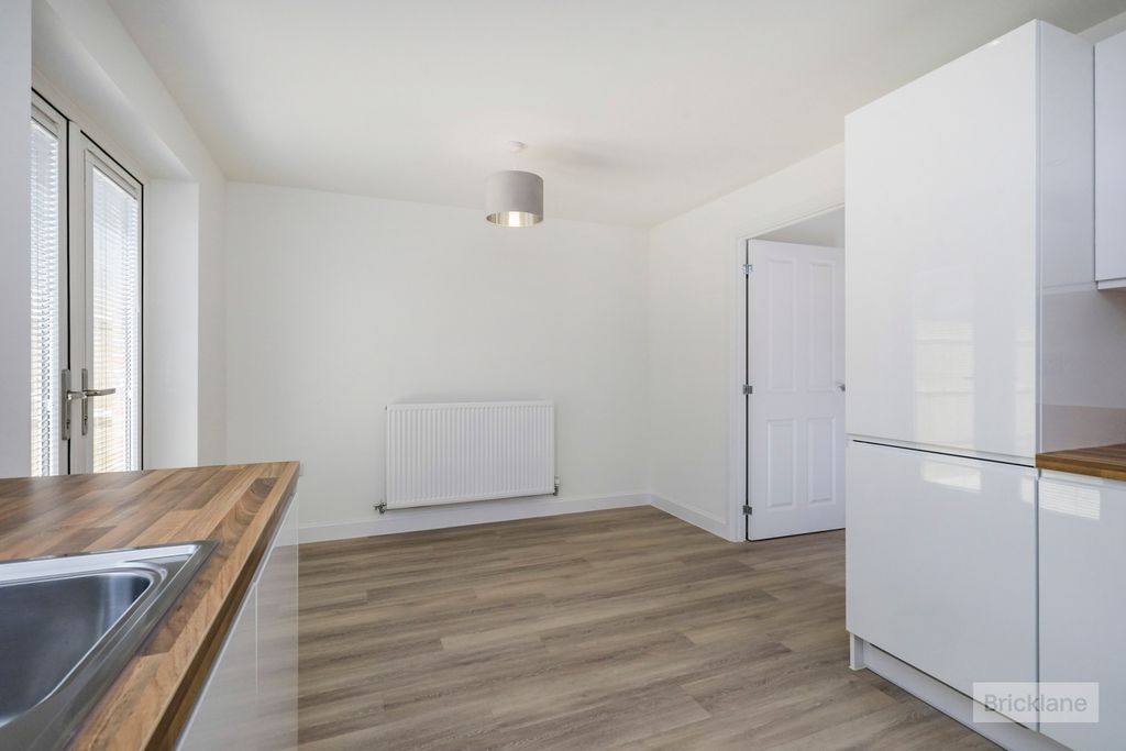 Property photo 3 of 14 Dining Room