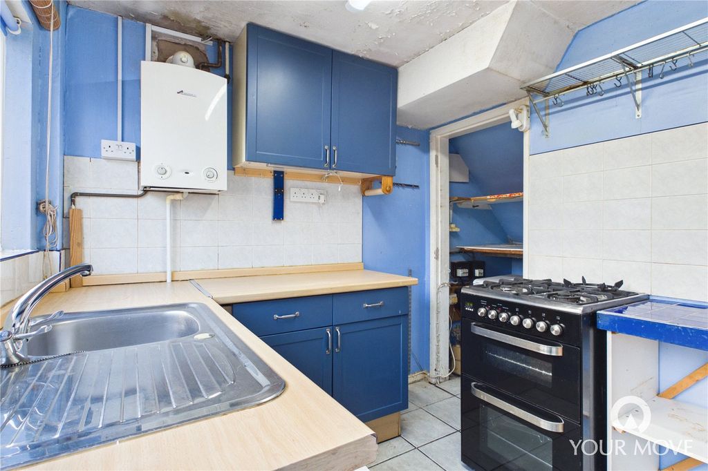 Property photo 3 of 20 Kitchen