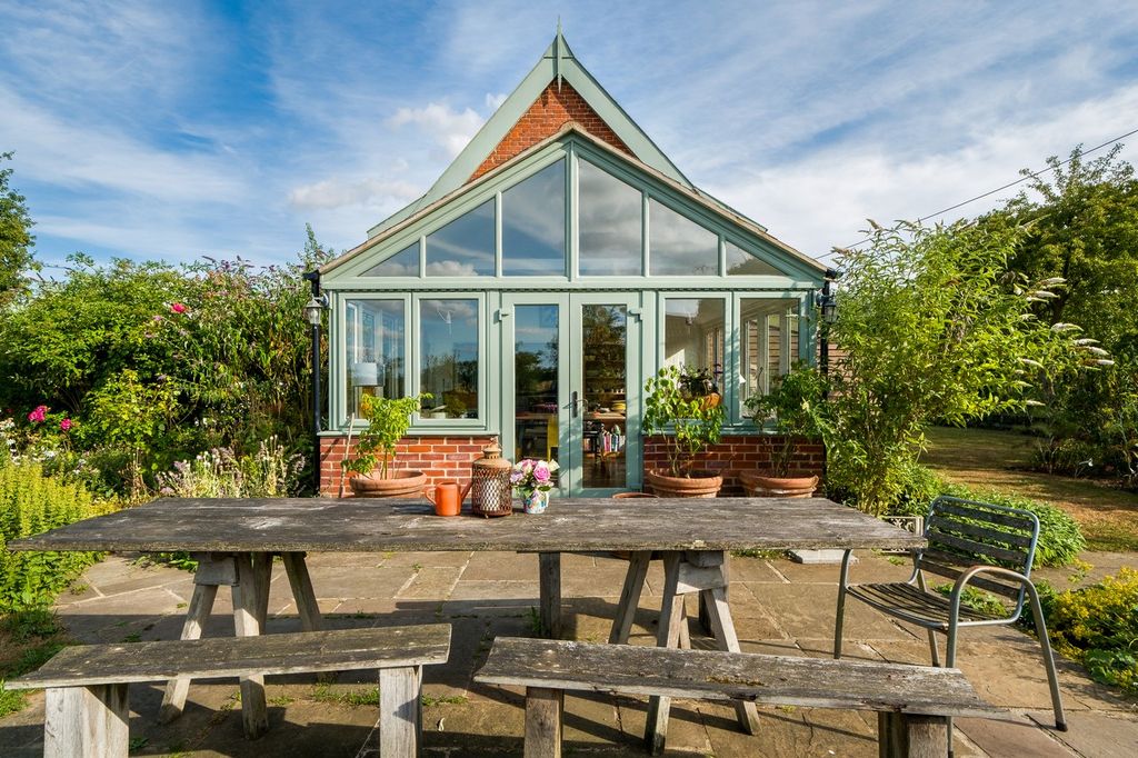 Property photo 3 of 27 Garden House - 17