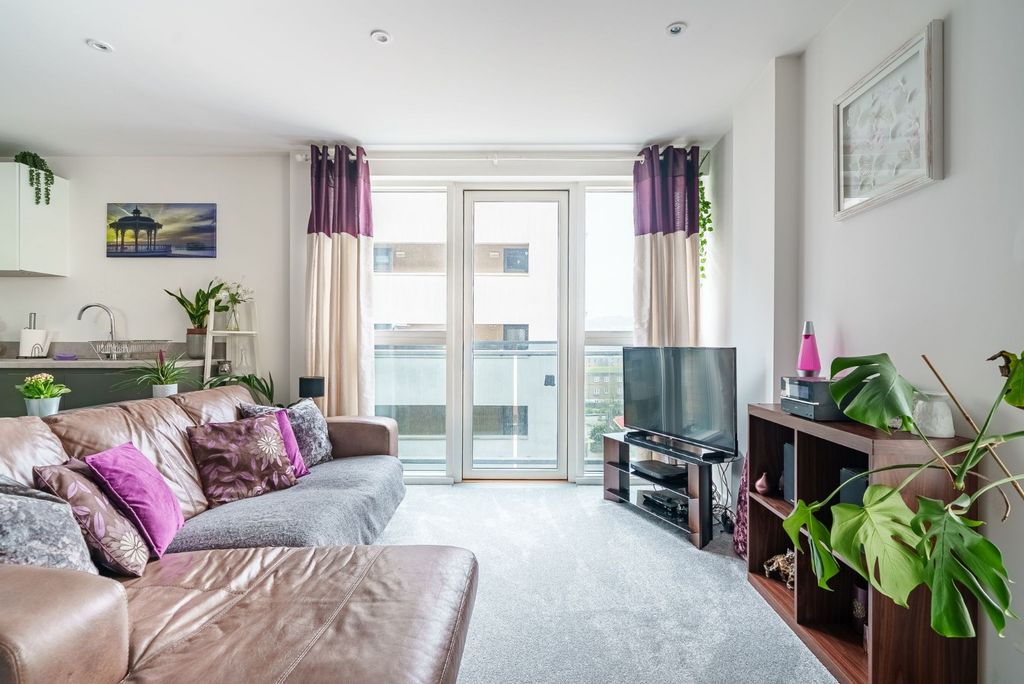 Property photo 1 of 17 4857880