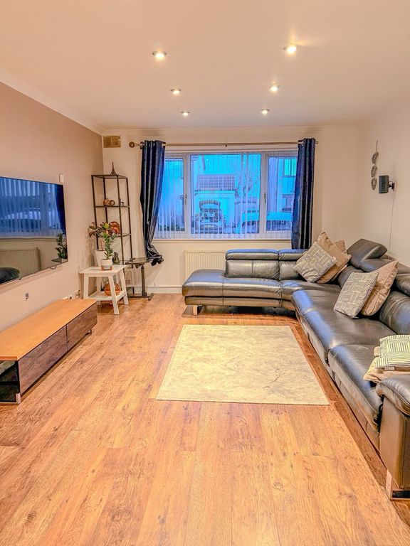 Property photo 3 of 11