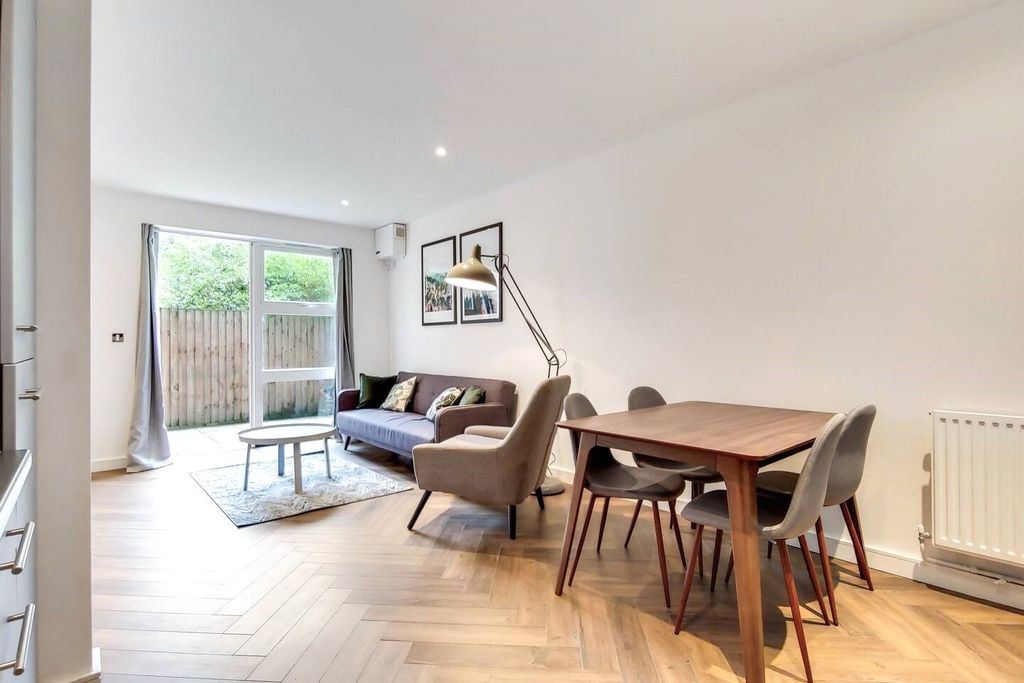 Property photo 2 of 9 Reception/Kitchen