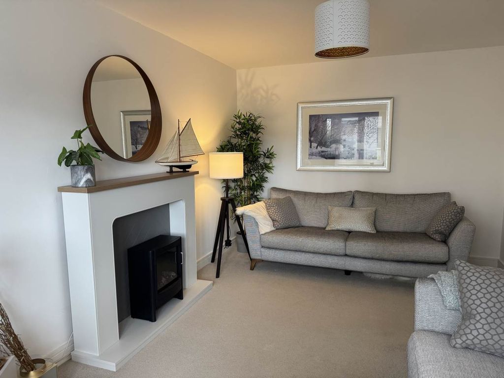 Property photo 1 of 13 Lounge