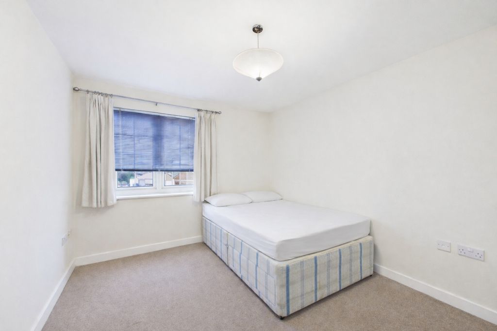 Property photo 3 of 6 Bedroom 2