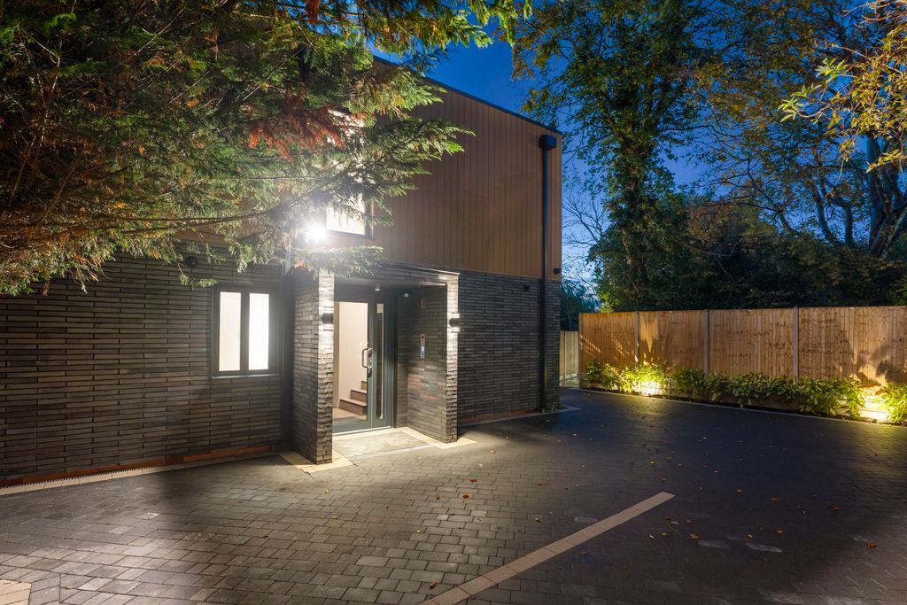 Property photo 3 of 24