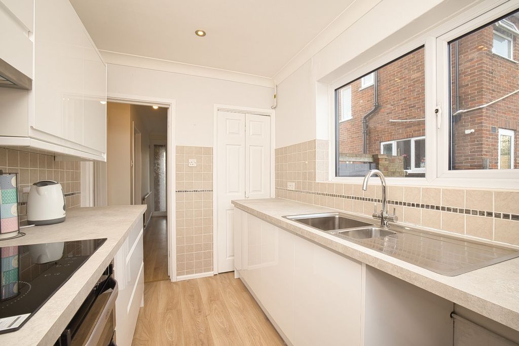 Property photo 3 of 17 Picture 3