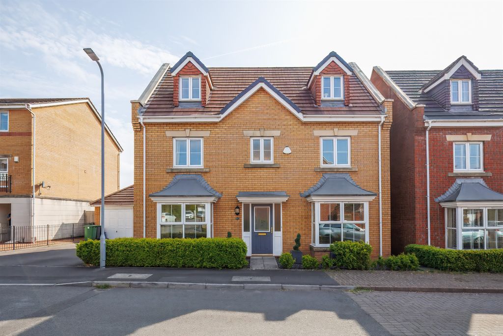 Property photo 1 of 32