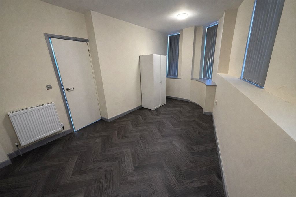 Property photo 3 of 6 Picture No. 17