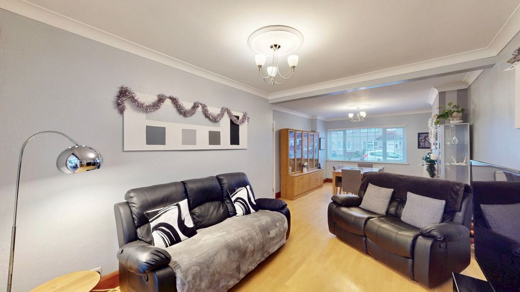 Property photo 2 of 35