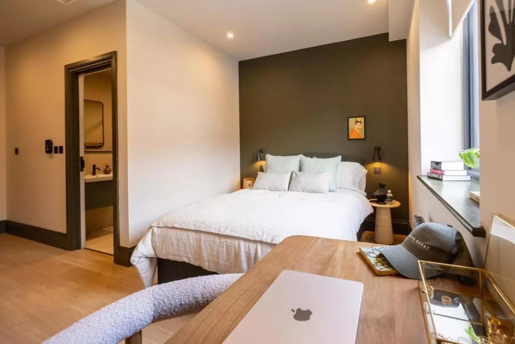 Property photo 1 of 20 Bedroom