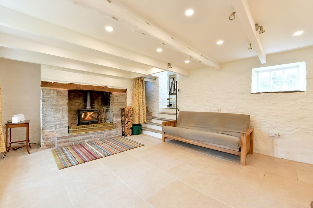 Property photo 2 of 33 Sitting Room