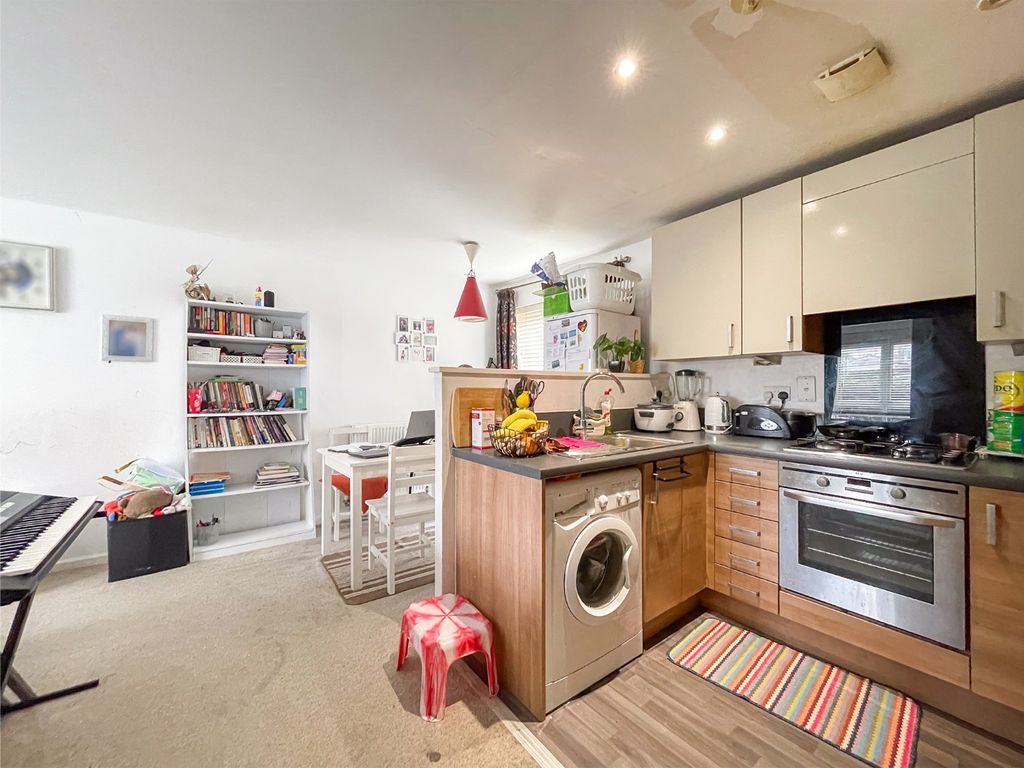 Property photo 3 of 10 4272693