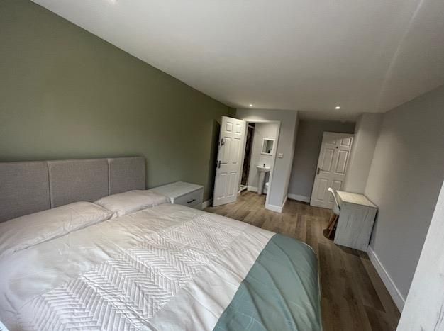 Property photo 1 of 11 Bedroom