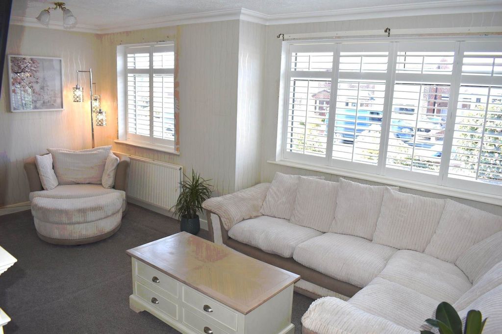 Property photo 2 of 24