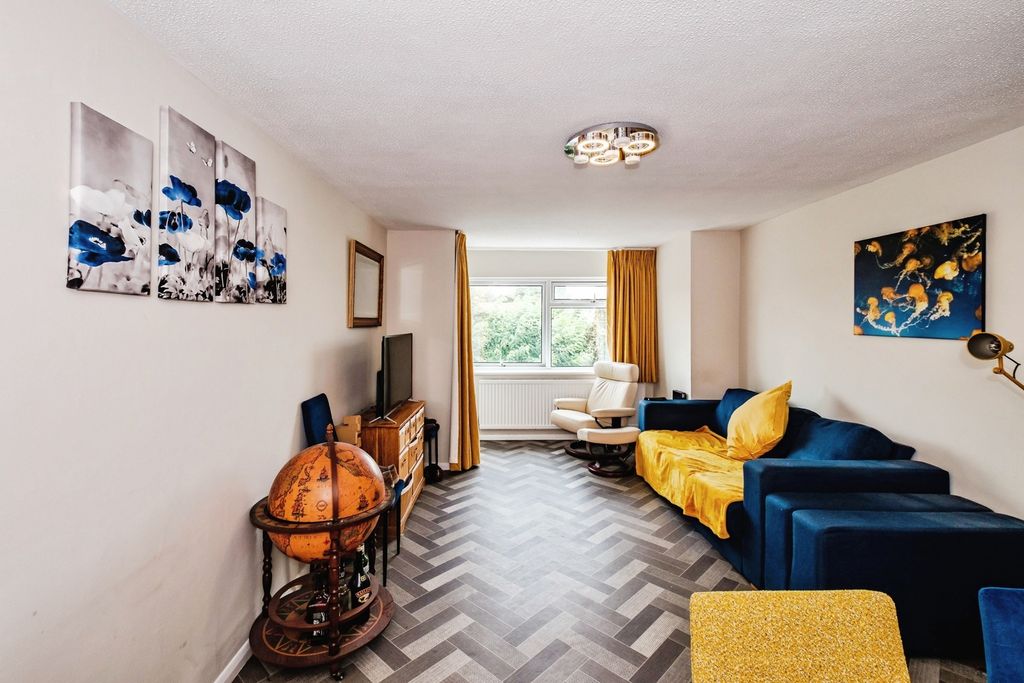 Property photo 3 of 18 Pbox-Img.Jpg