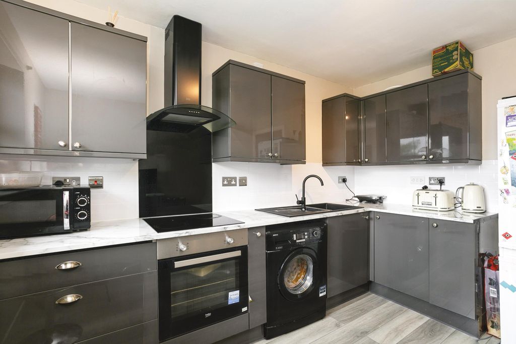 Property photo 2 of 14 Kitchen