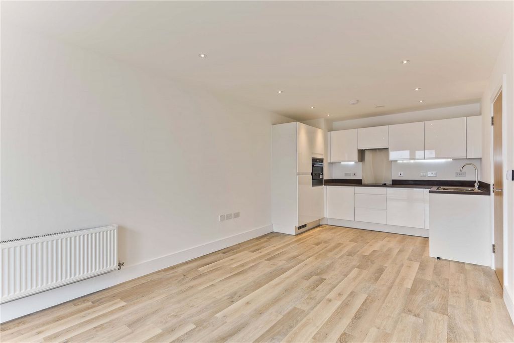 Property photo 3 of 7 Kitchen/Dining