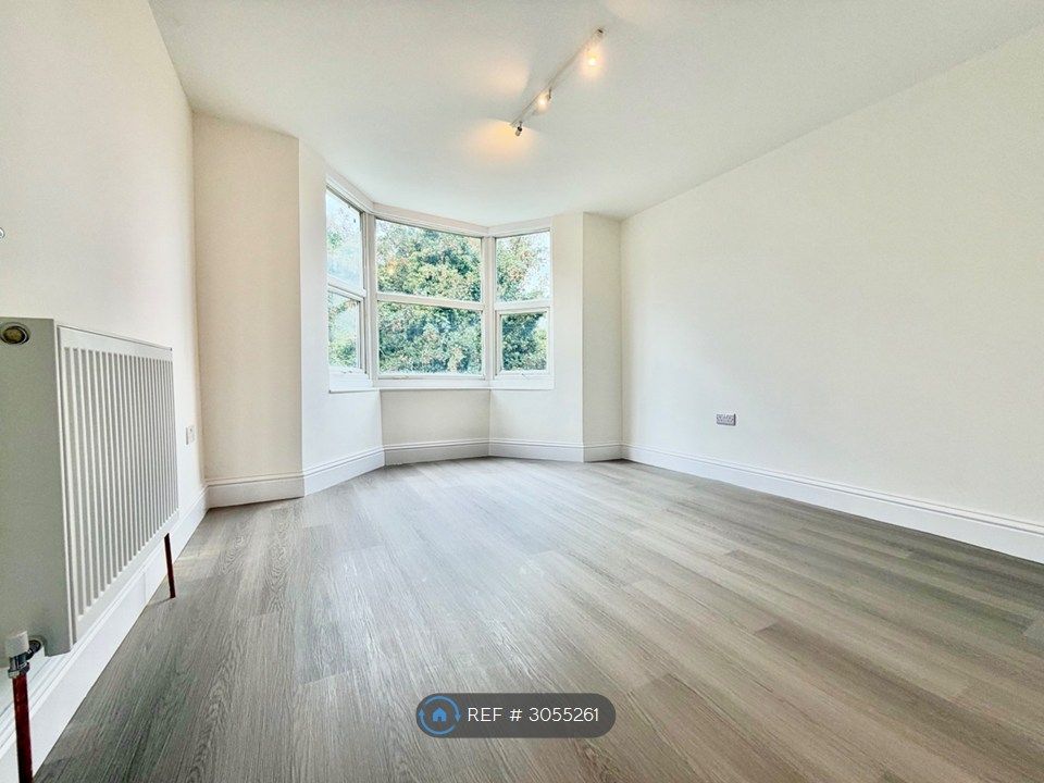 Property photo 1 of 9 Bedroom