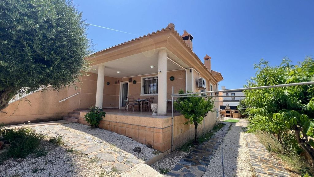 Property photo 2 of 50