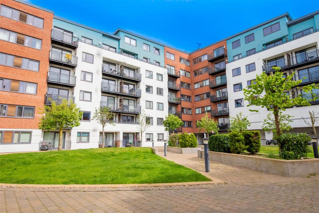 Property photo 1 of 16