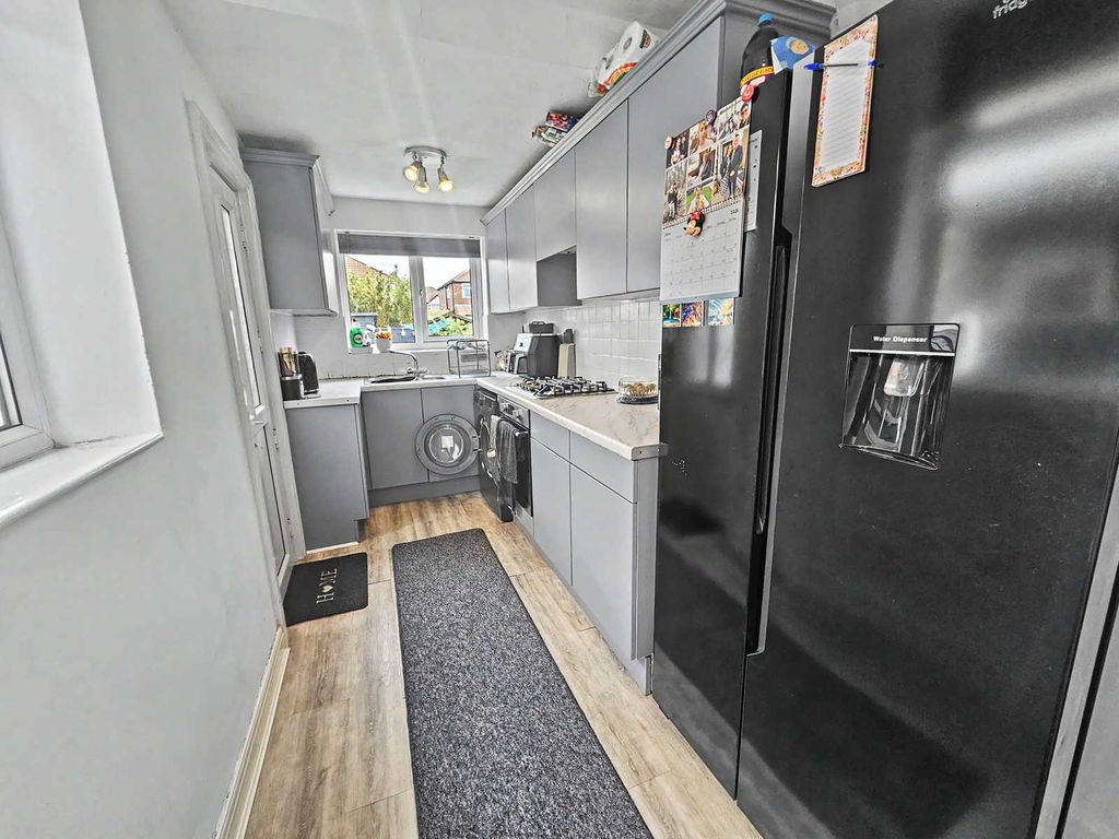 Property photo 3 of 14 Kitchen